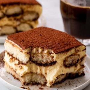 Uma Odisseia Gastronômica – Tiramisu com Camadas de Biscoitos de Champagne