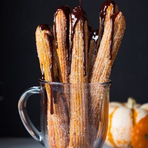 Prepare-se para se Deliciar: Receita Infalível de Churros + 10 Incríveis Variações de Sabor!