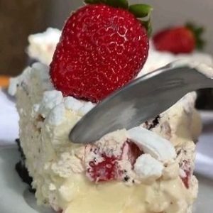 Receita de Torta de Morango com Nata e Creme de Leite Condensado