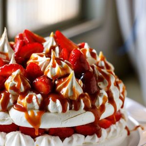 Receita Passo a Passo: Pavlova de Morango para Surpreender seus Convidados